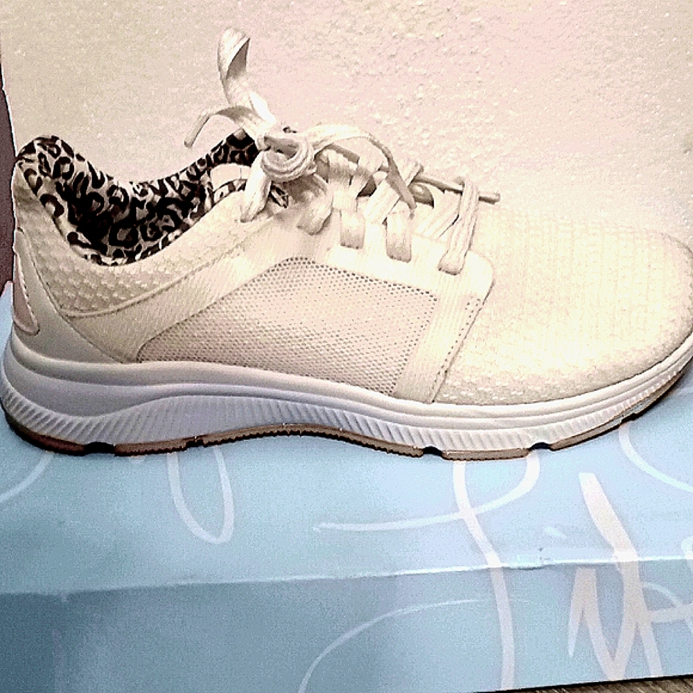 Women's White Shoes 7